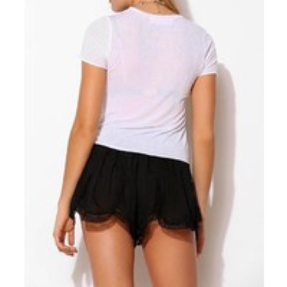 Urban Outfitters Pins And Needles tulip shorts - Picture 2 of 13
